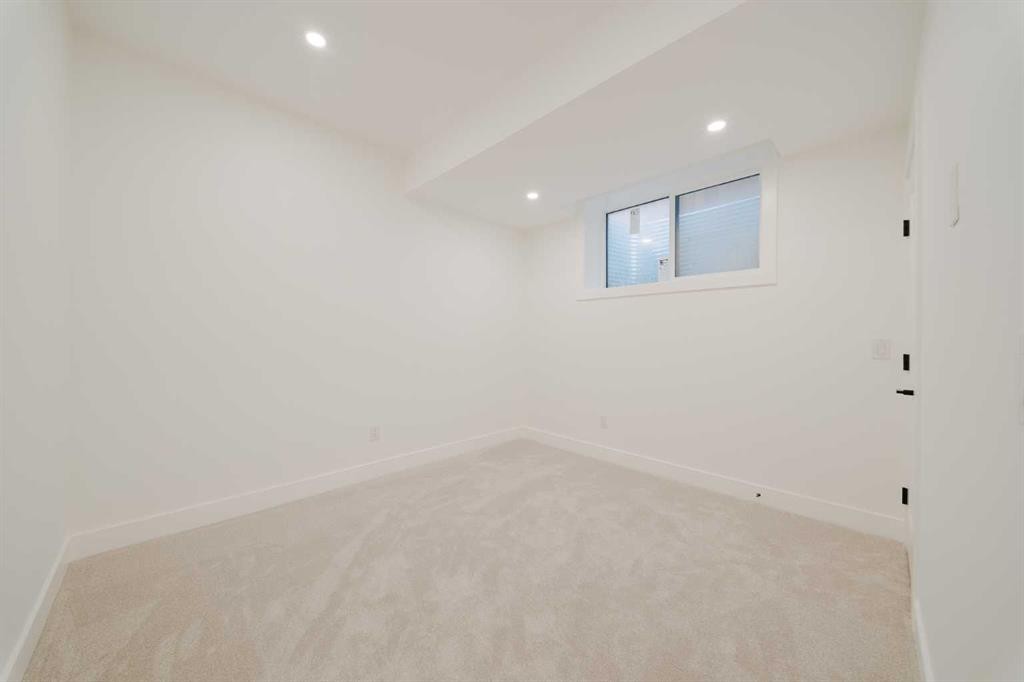 2207 Victoria Crescent Nw, Calgary, AB - Indoor Photo Showing Other Room