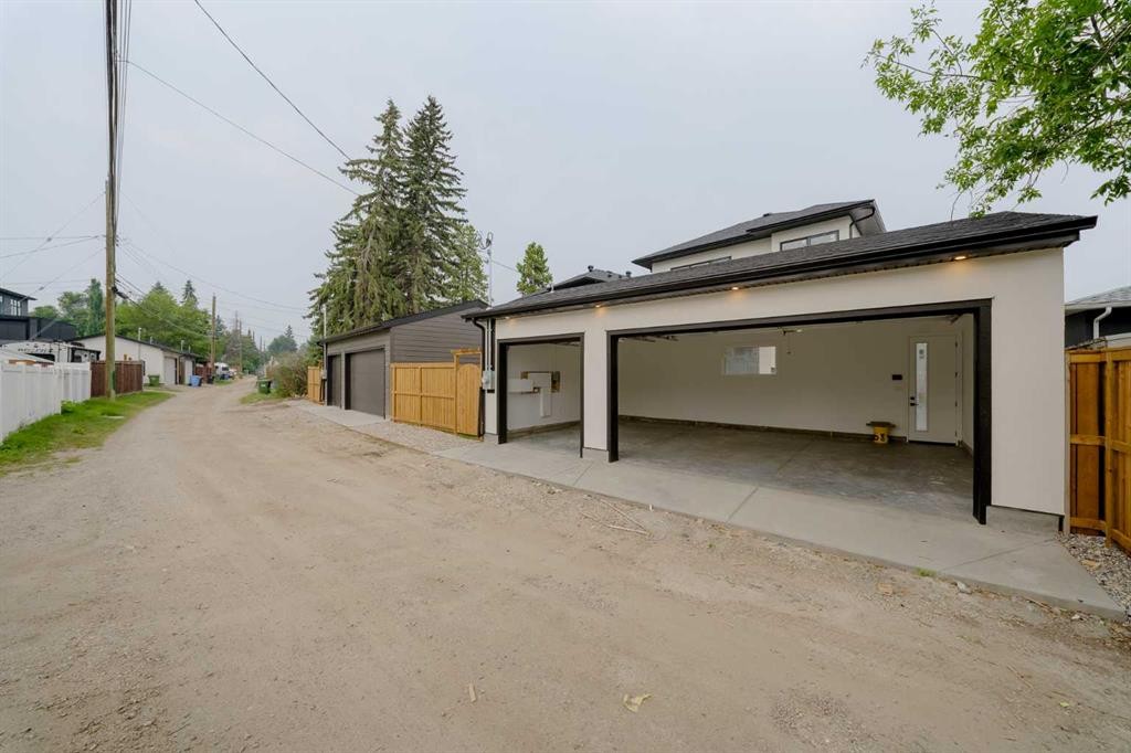 2207 Victoria Crescent Nw, Calgary, AB - Outdoor With Exterior