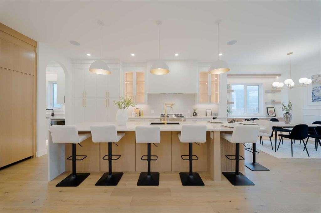 2207 Victoria Crescent Nw, Calgary, AB - Indoor Photo Showing Kitchen With Upgraded Kitchen