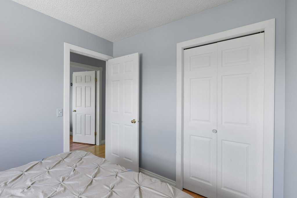 202 Willowbrook Close Nw, Airdrie, AB - Indoor Photo Showing Bedroom