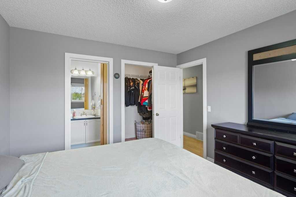202 Willowbrook Close Nw, Airdrie, AB - Indoor Photo Showing Bedroom
