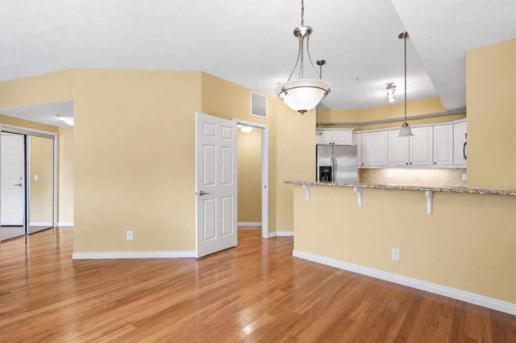 2144-48 Inverness Gate Se, Calgary, AB - Indoor Photo Showing Kitchen