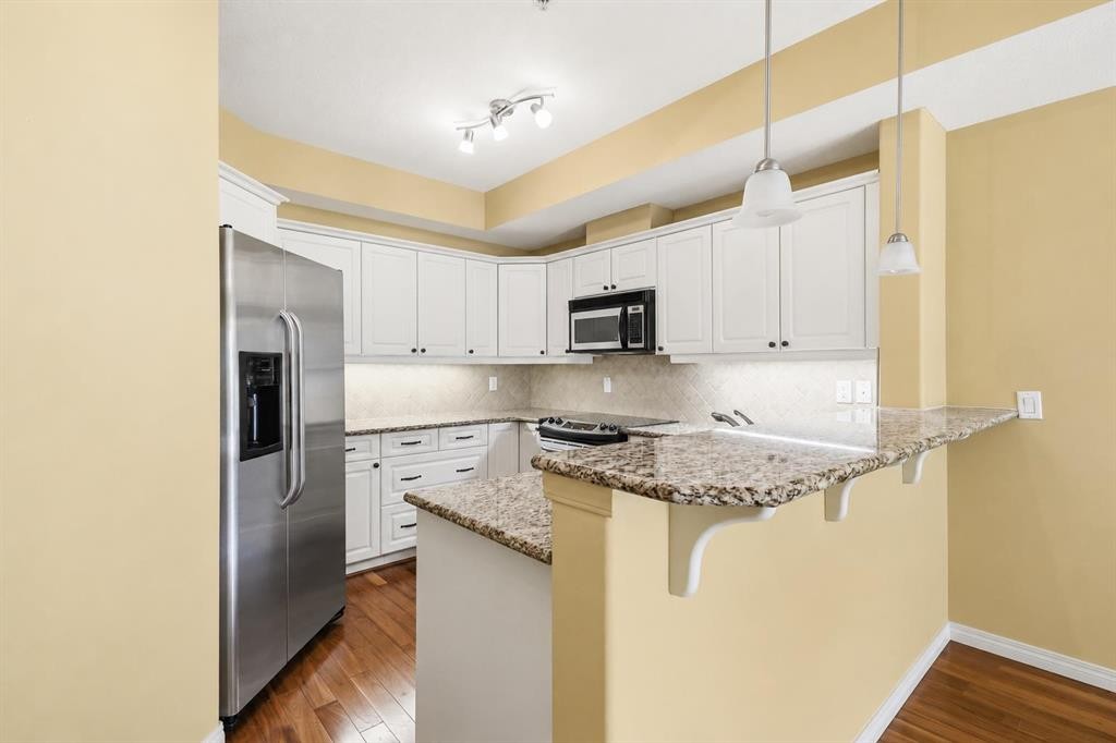 2144-48 Inverness Gate Se, Calgary, AB - Indoor Photo Showing Kitchen With Upgraded Kitchen