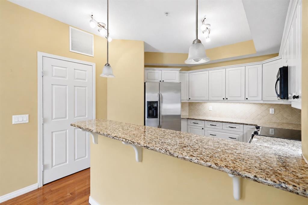 2144-48 Inverness Gate Se, Calgary, AB - Indoor Photo Showing Kitchen With Upgraded Kitchen