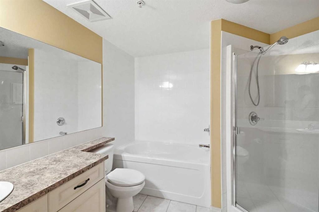 2144-48 Inverness Gate Se, Calgary, AB - Indoor Photo Showing Bathroom