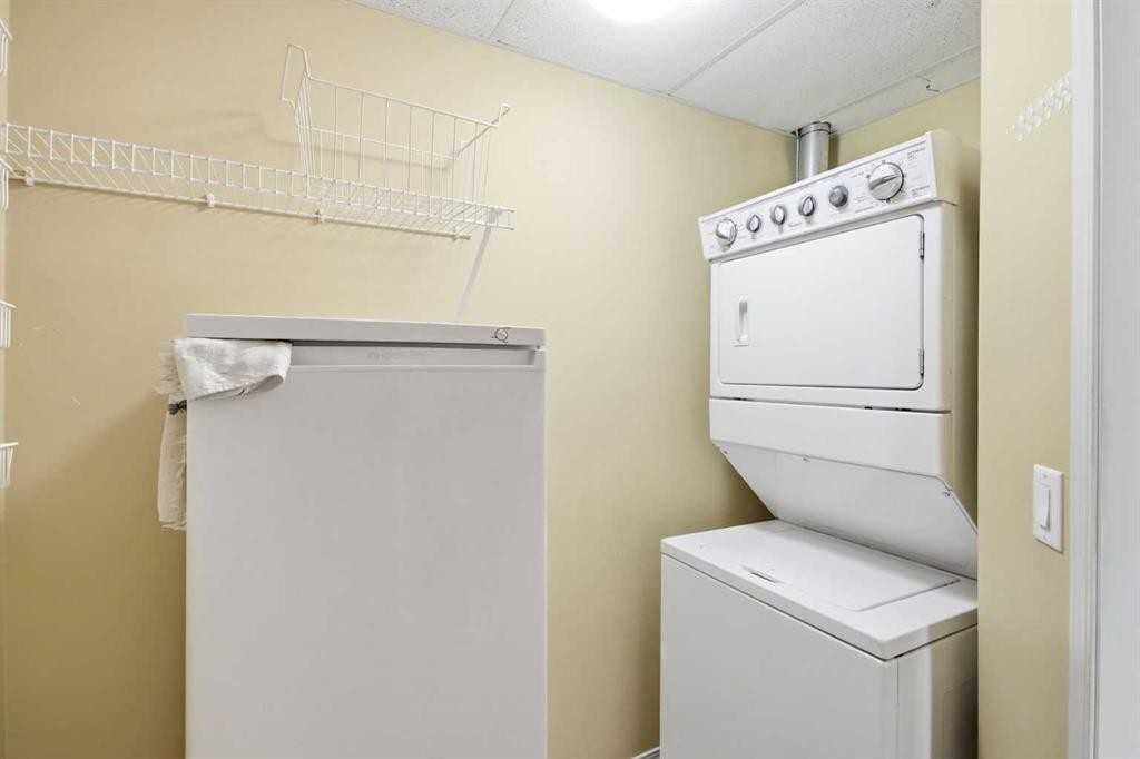 2144-48 Inverness Gate Se, Calgary, AB - Indoor Photo Showing Laundry Room