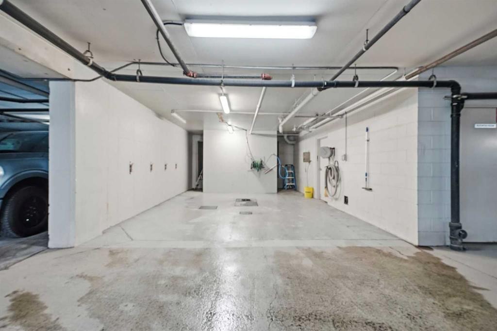 2144-48 Inverness Gate Se, Calgary, AB - Indoor Photo Showing Garage