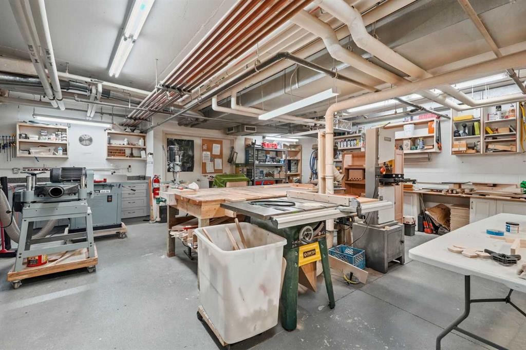 2144-48 Inverness Gate Se, Calgary, AB - Indoor
