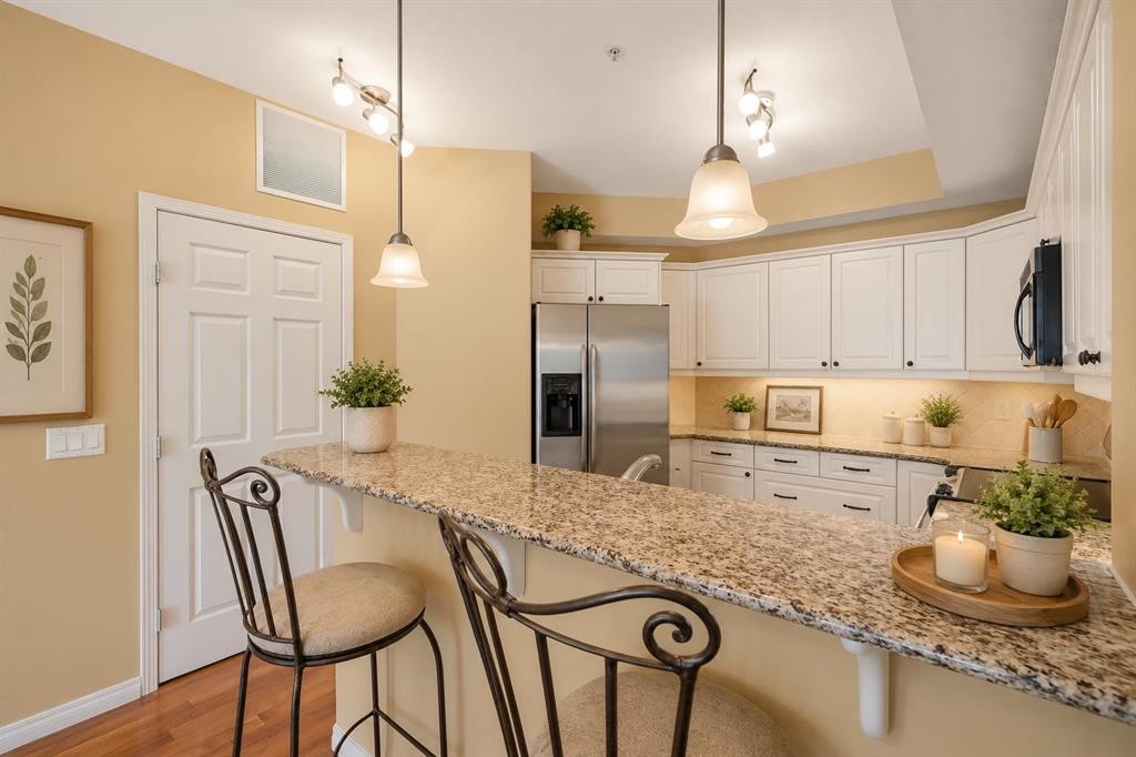 2144-48 Inverness Gate Se, Calgary, AB - Indoor Photo Showing Kitchen With Upgraded Kitchen