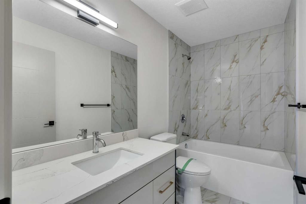 414 Corner Meadows Square Ne, Calgary, AB - Indoor Photo Showing Bathroom