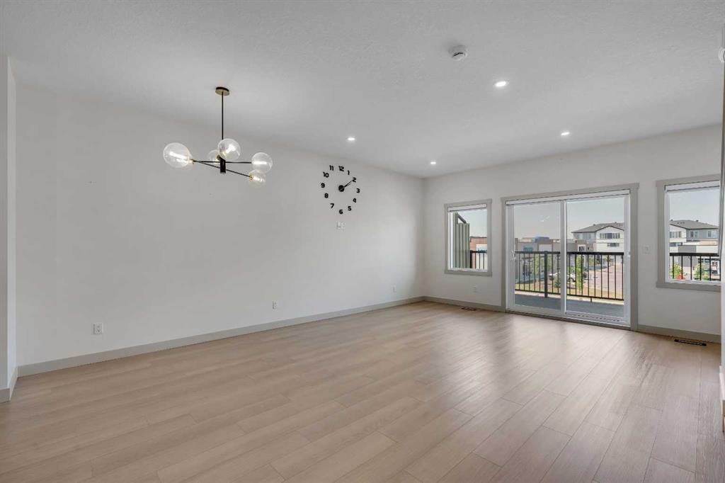 414 Corner Meadows Square Ne, Calgary, AB - Indoor Photo Showing Living Room