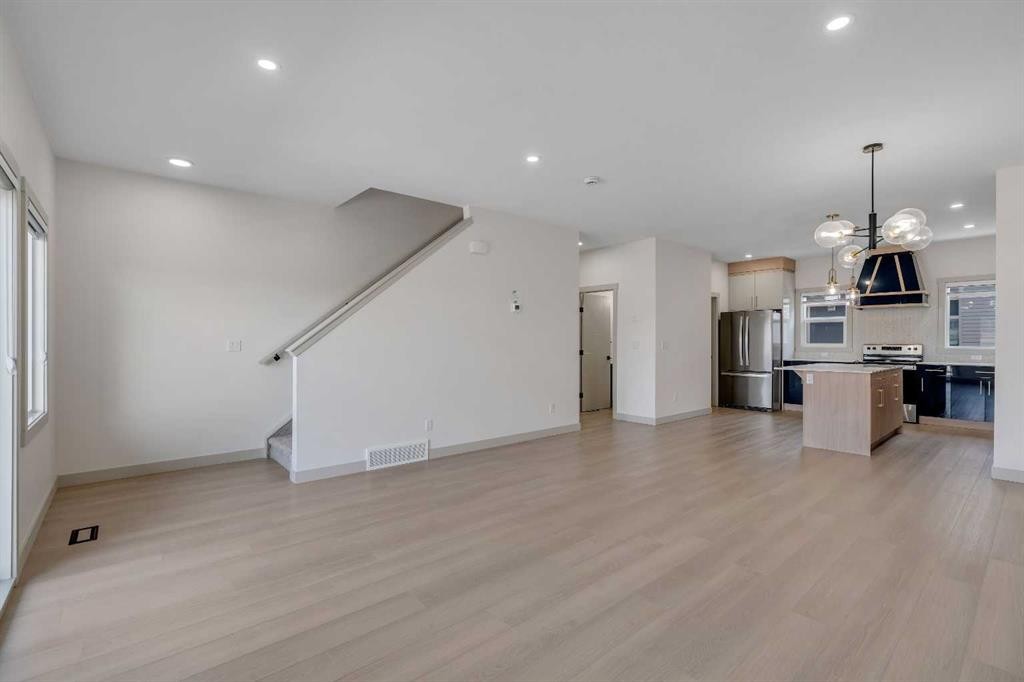 414 Corner Meadows Square Ne, Calgary, AB - Indoor Photo Showing Kitchen