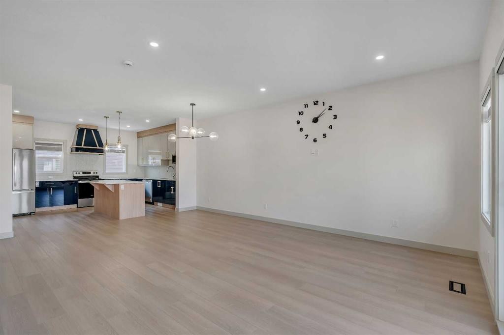 414 Corner Meadows Square Ne, Calgary, AB - Indoor Photo Showing Kitchen