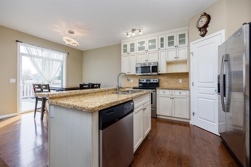 462 Williamstown Green Nw, Airdrie, AB - Indoor Photo Showing Kitchen With Stainless Steel Kitchen With Double Sink