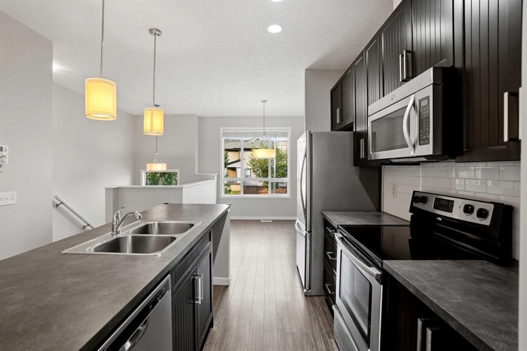 656 Copperpond Boulevard Se, Calgary, AB