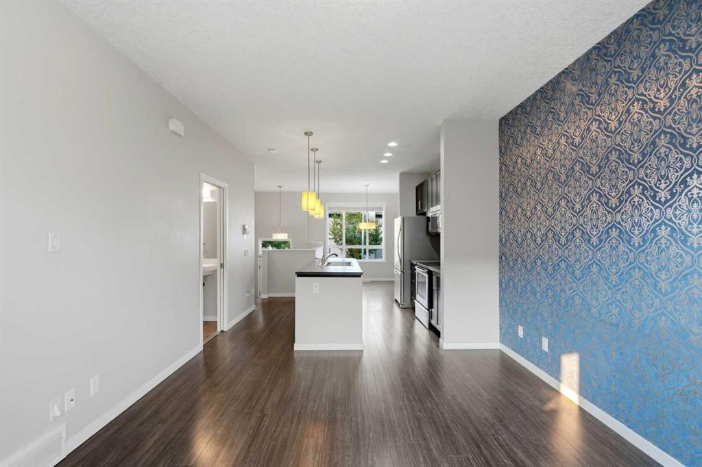 656 Copperpond Boulevard Se, Calgary, AB
