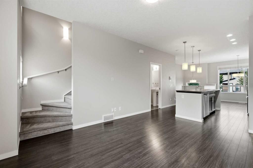 656 Copperpond Boulevard Se, Calgary, AB