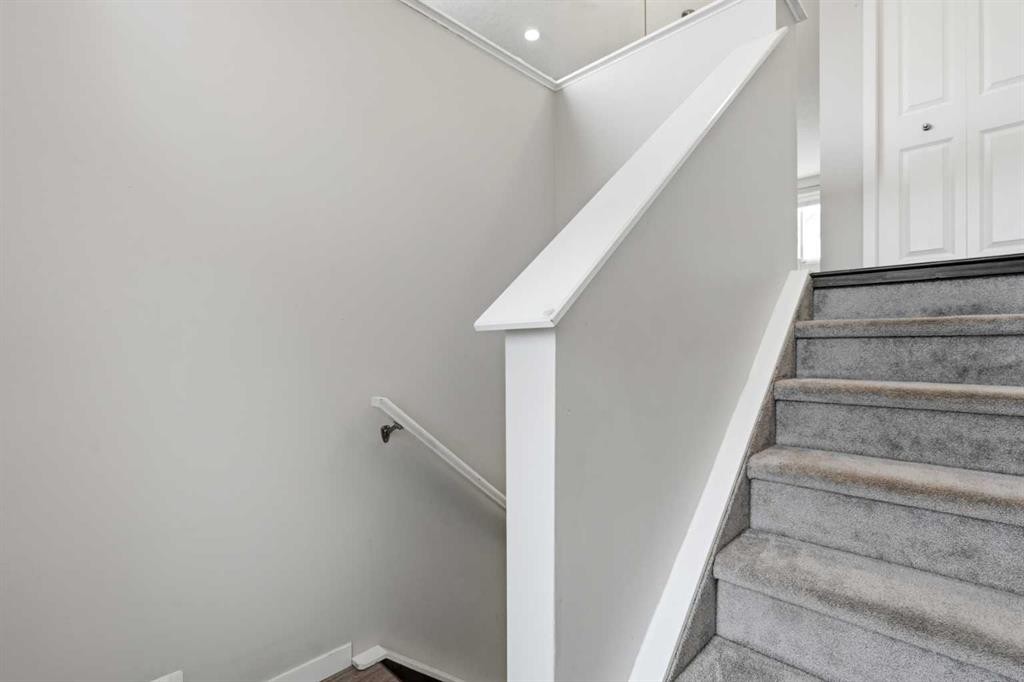 656 Copperpond Boulevard Se, Calgary, AB