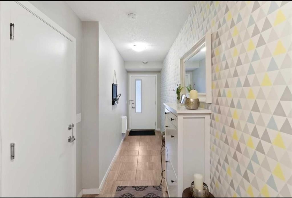 656 Copperpond Boulevard Se, Calgary, AB