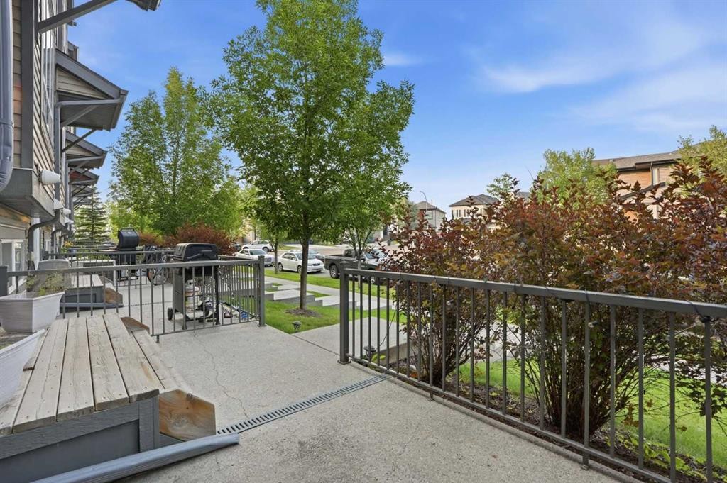 656 Copperpond Boulevard Se, Calgary, AB