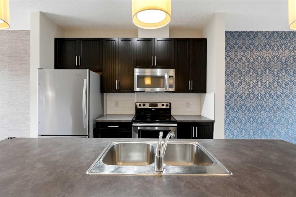 656 Copperpond Boulevard Se, Calgary, AB
