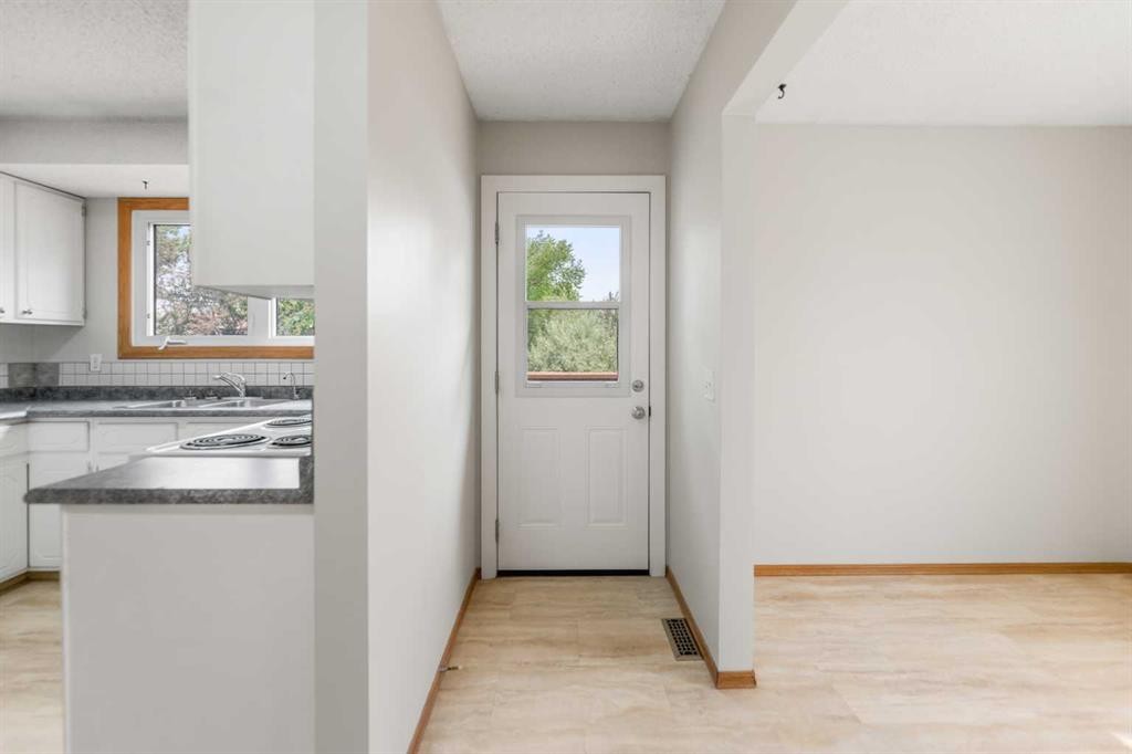 14695 Deer Ridge Drive Se, Calgary, AB - Indoor Photo Showing Other Room