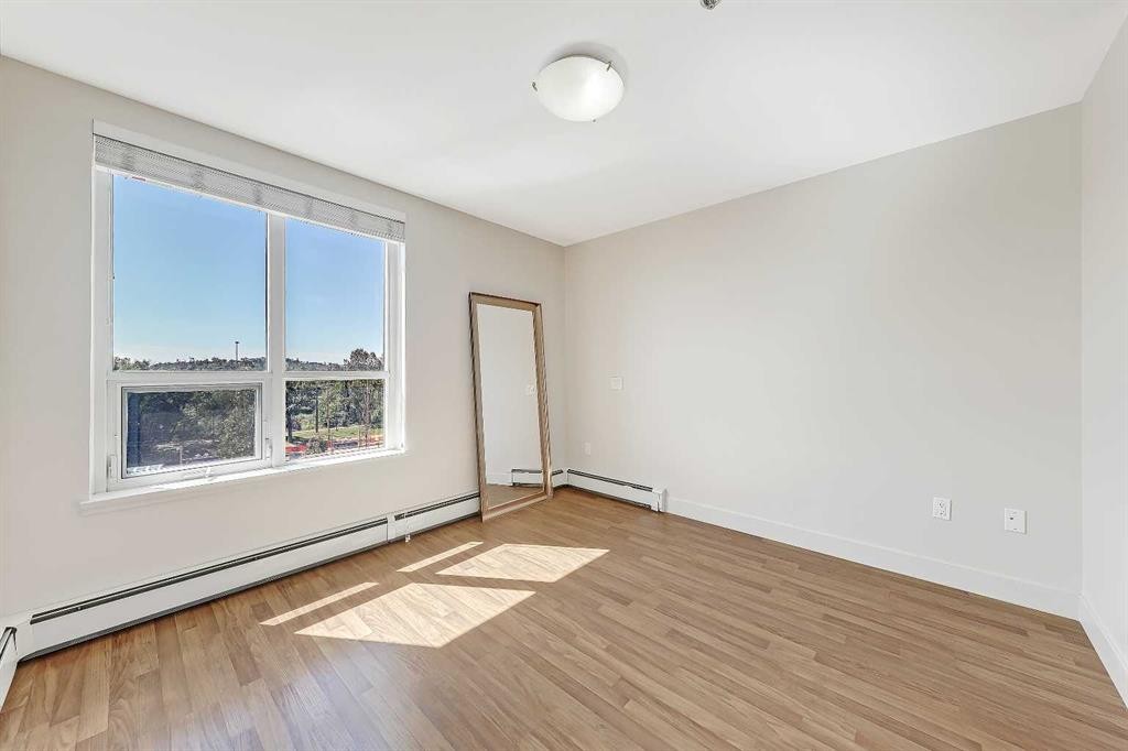 514-955 Mcpherson Road Ne, Calgary, AB - Indoor Photo Showing Other Room