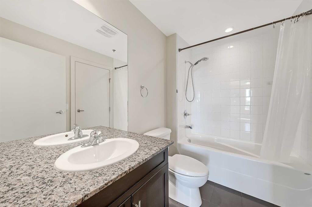 514-955 Mcpherson Road Ne, Calgary, AB - Indoor Photo Showing Bathroom