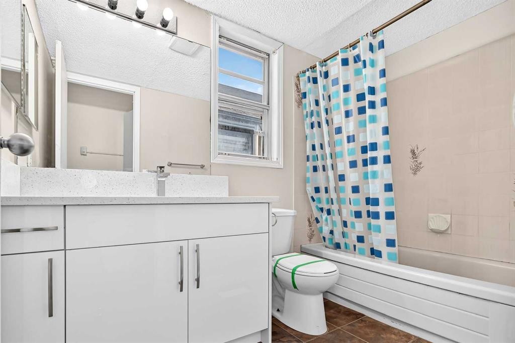 37 Martingrove Way Ne, Calgary, AB - Indoor Photo Showing Bathroom