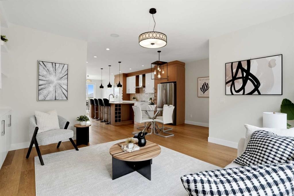3817 Centre A Street Ne, Calgary, AB - Indoor Photo Showing Living Room