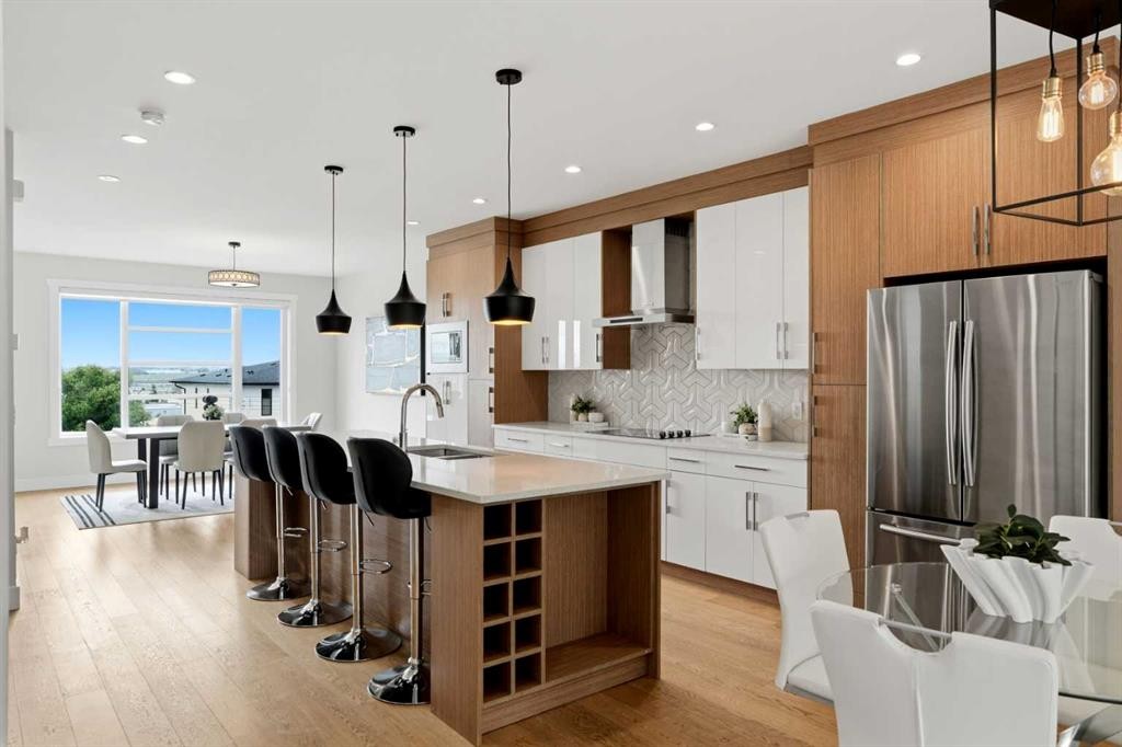 3817 Centre A Street Ne, Calgary, AB - Indoor Photo Showing Kitchen With Upgraded Kitchen