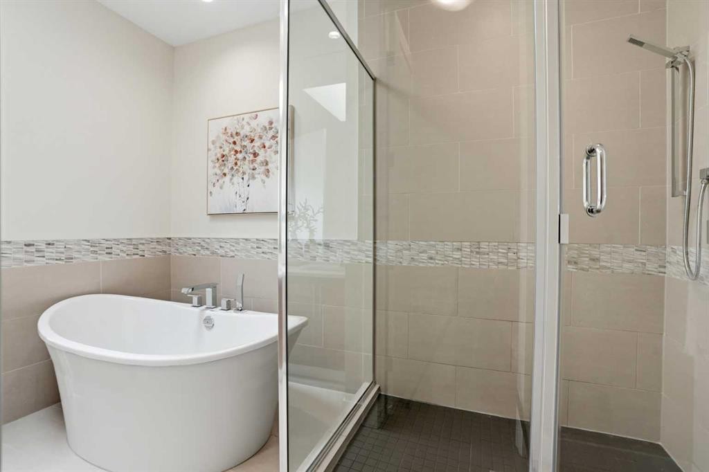 3817 Centre A Street Ne, Calgary, AB - Indoor Photo Showing Bathroom