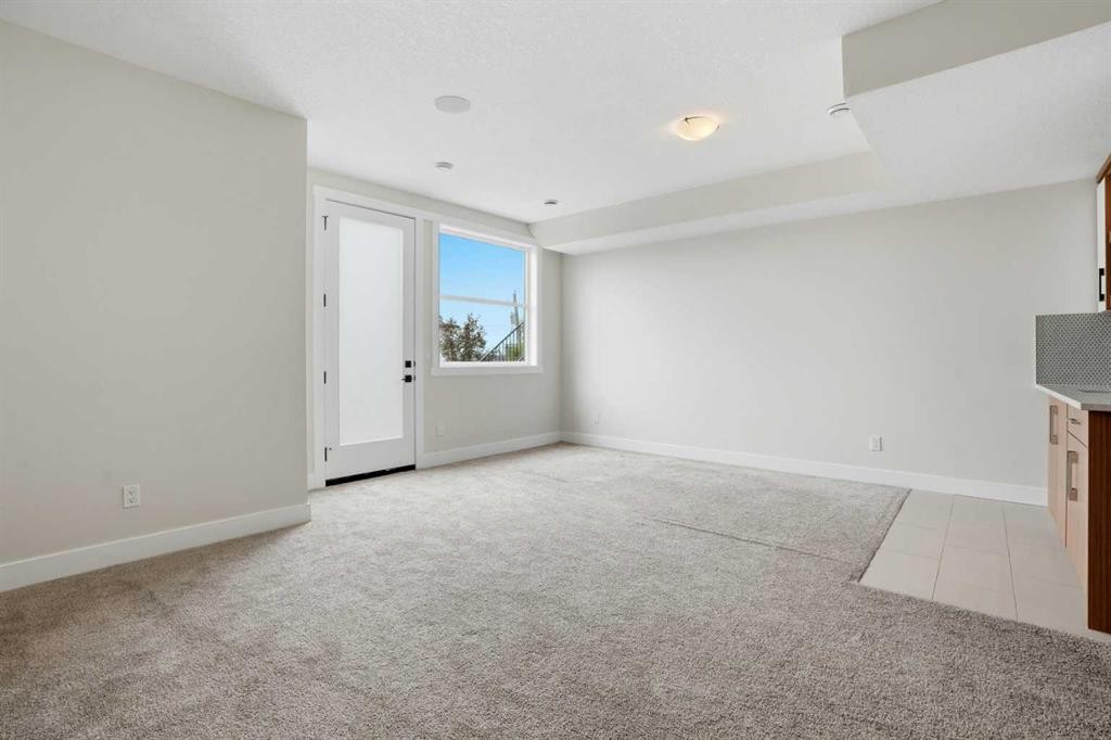 3817 Centre A Street Ne, Calgary, AB - Indoor Photo Showing Other Room