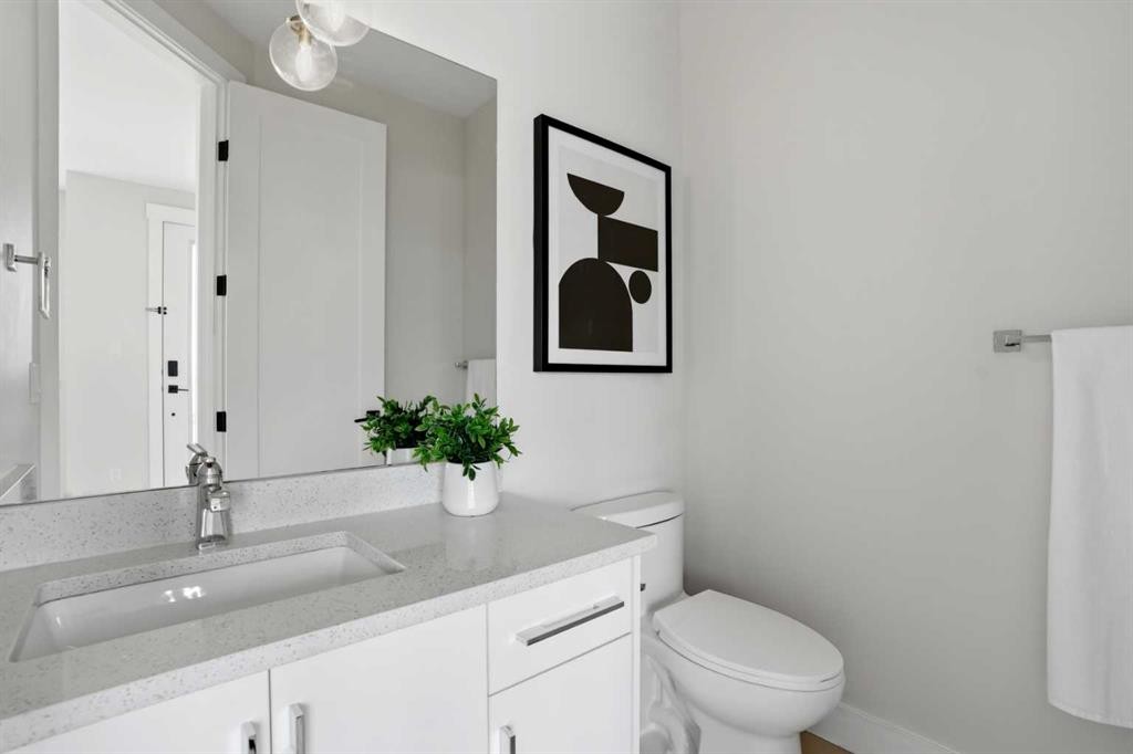 3817 Centre A Street Ne, Calgary, AB - Indoor Photo Showing Bathroom
