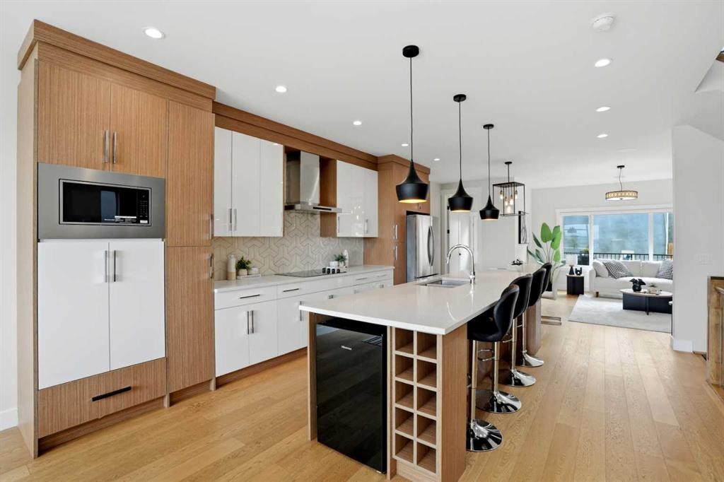 3817 Centre A Street Ne, Calgary, AB - Indoor Photo Showing Kitchen With Upgraded Kitchen
