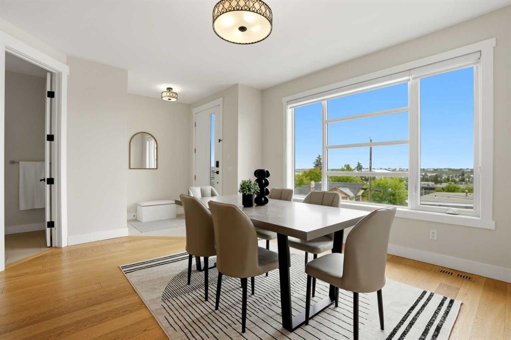 3817 Centre A Street Ne, Calgary, AB - Indoor Photo Showing Dining Room