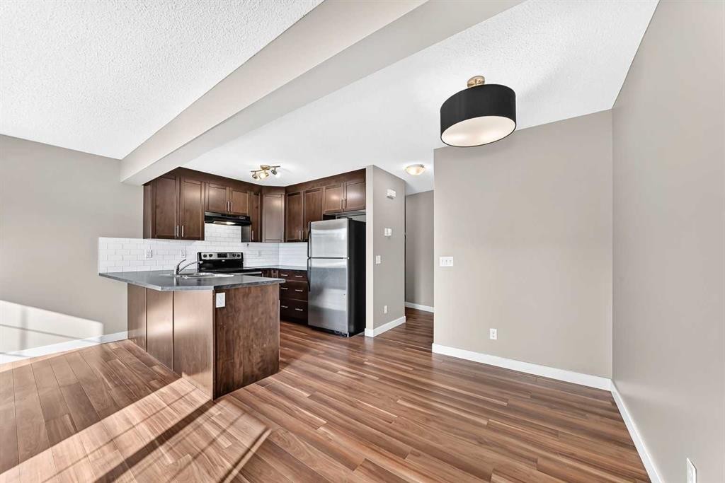 141 Pantego Lane Nw, Calgary, AB - Indoor Photo Showing Kitchen