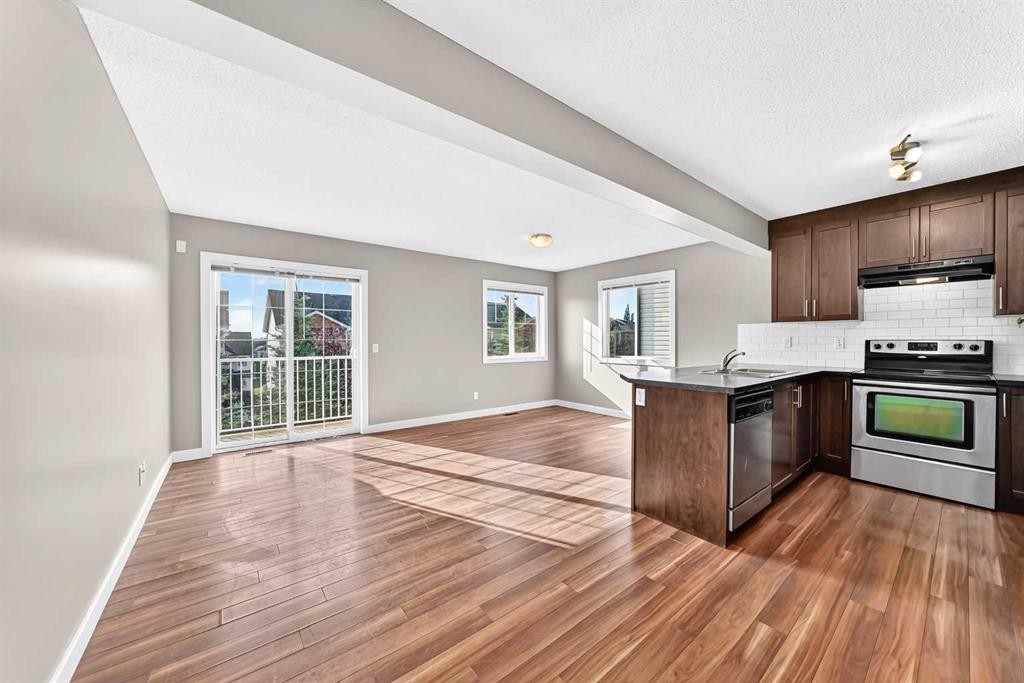 141 Pantego Lane Nw, Calgary, AB - Indoor Photo Showing Kitchen