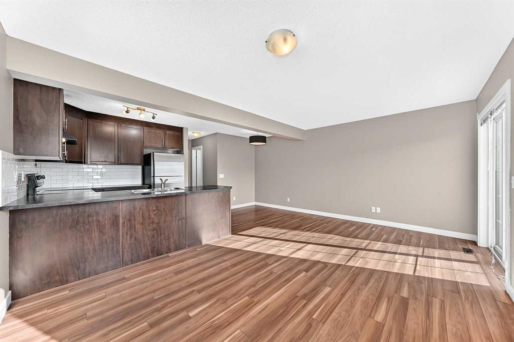 141 Pantego Lane Nw, Calgary, AB - Indoor Photo Showing Kitchen