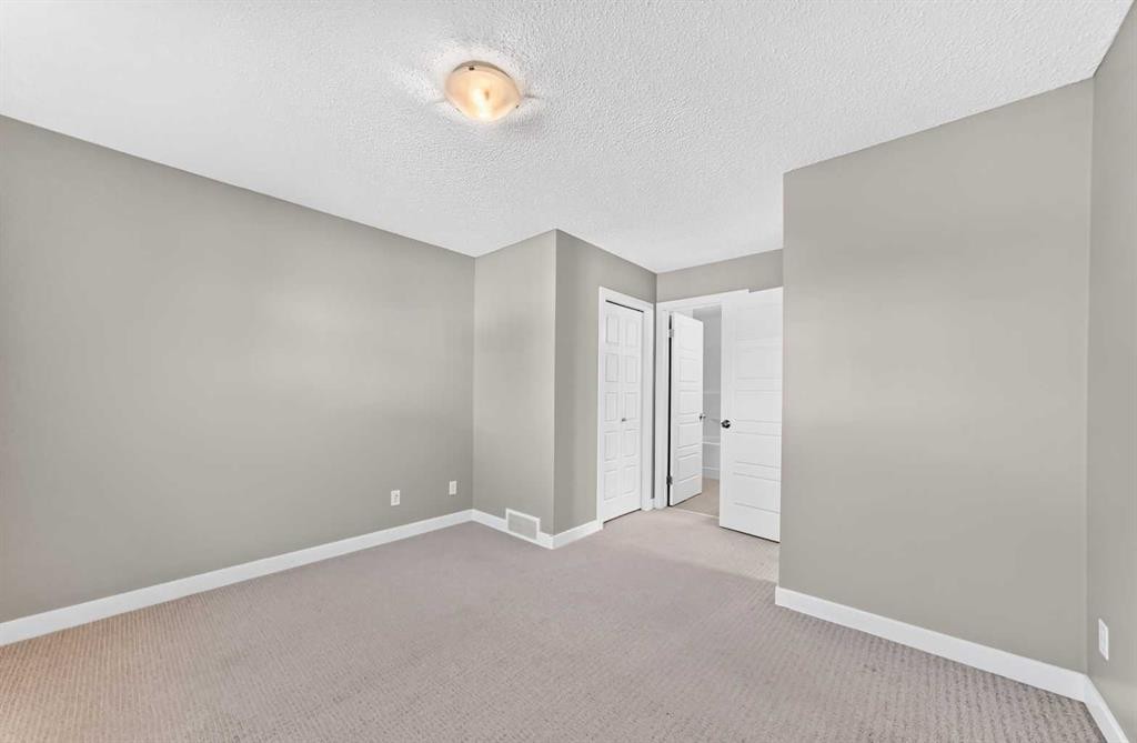 141 Pantego Lane Nw, Calgary, AB - Indoor Photo Showing Other Room