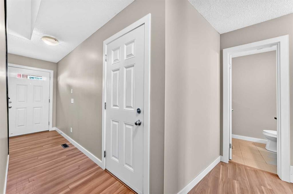 141 Pantego Lane Nw, Calgary, AB - Indoor Photo Showing Other Room