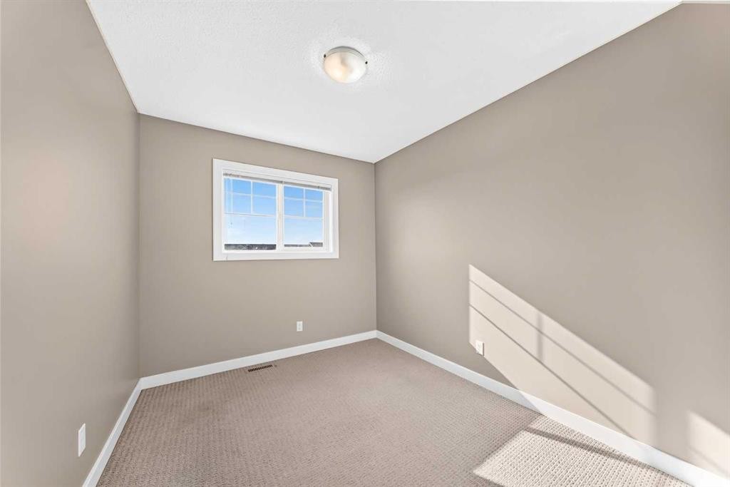 141 Pantego Lane Nw, Calgary, AB - Indoor Photo Showing Other Room