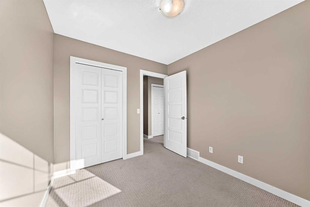 141 Pantego Lane Nw, Calgary, AB - Indoor Photo Showing Other Room