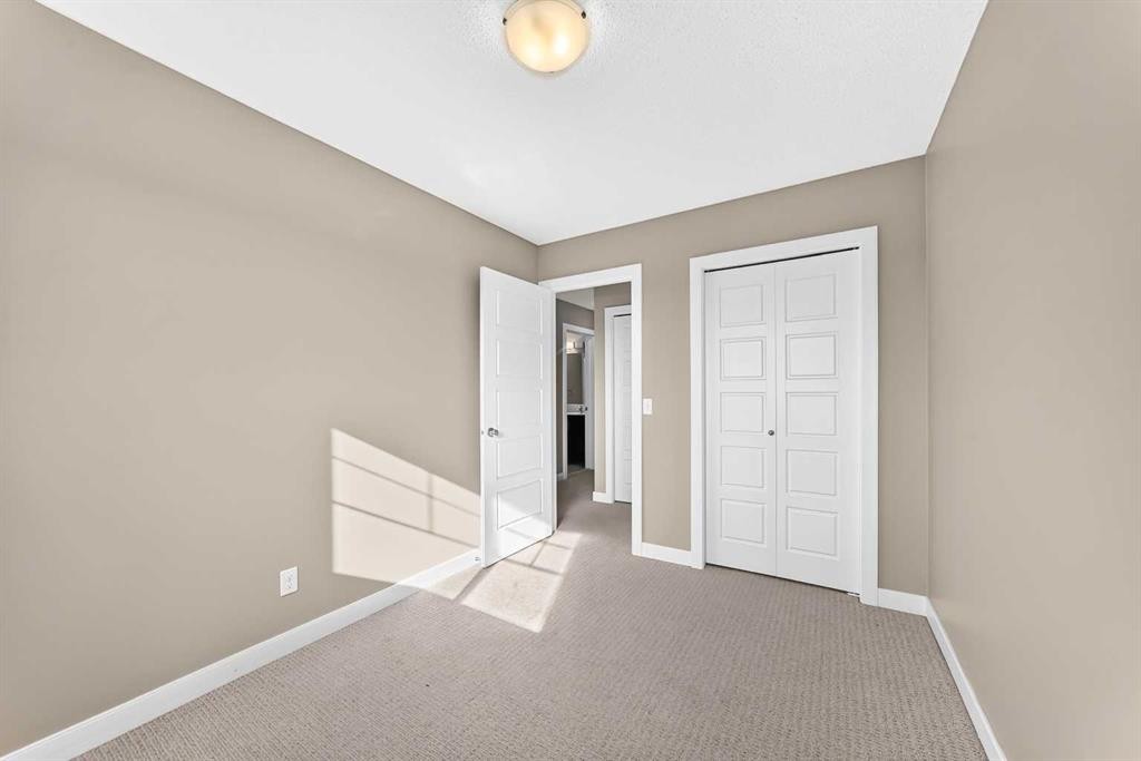 141 Pantego Lane Nw, Calgary, AB - Indoor Photo Showing Other Room