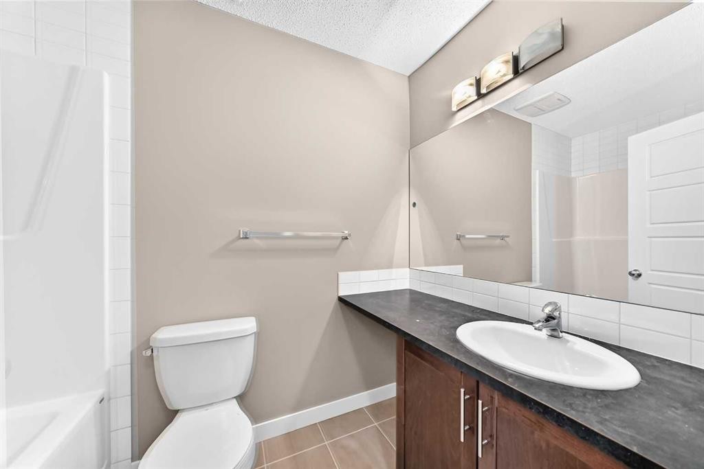 141 Pantego Lane Nw, Calgary, AB - Indoor Photo Showing Bathroom