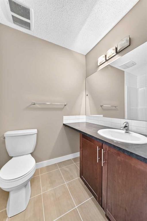 141 Pantego Lane Nw, Calgary, AB - Indoor Photo Showing Bathroom