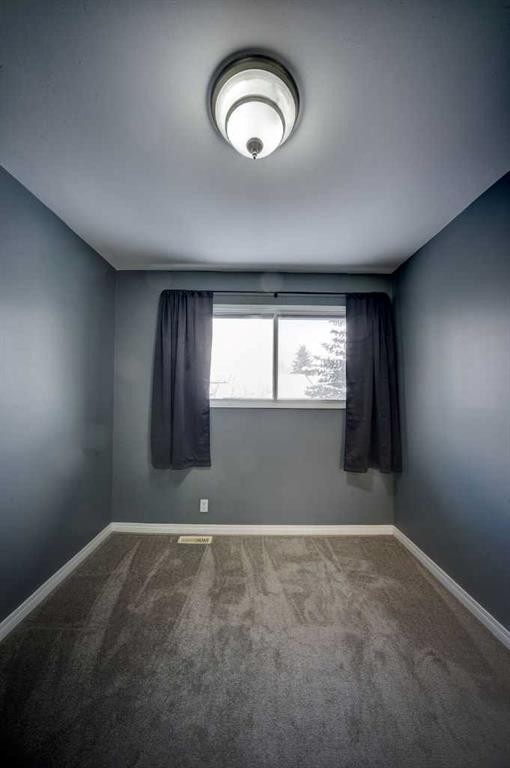 30-380 Bermuda Drive Nw, Calgary, AB - Indoor Photo Showing Other Room