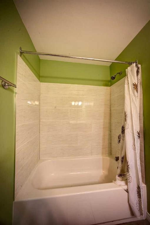 30-380 Bermuda Drive Nw, Calgary, AB - Indoor Photo Showing Bathroom