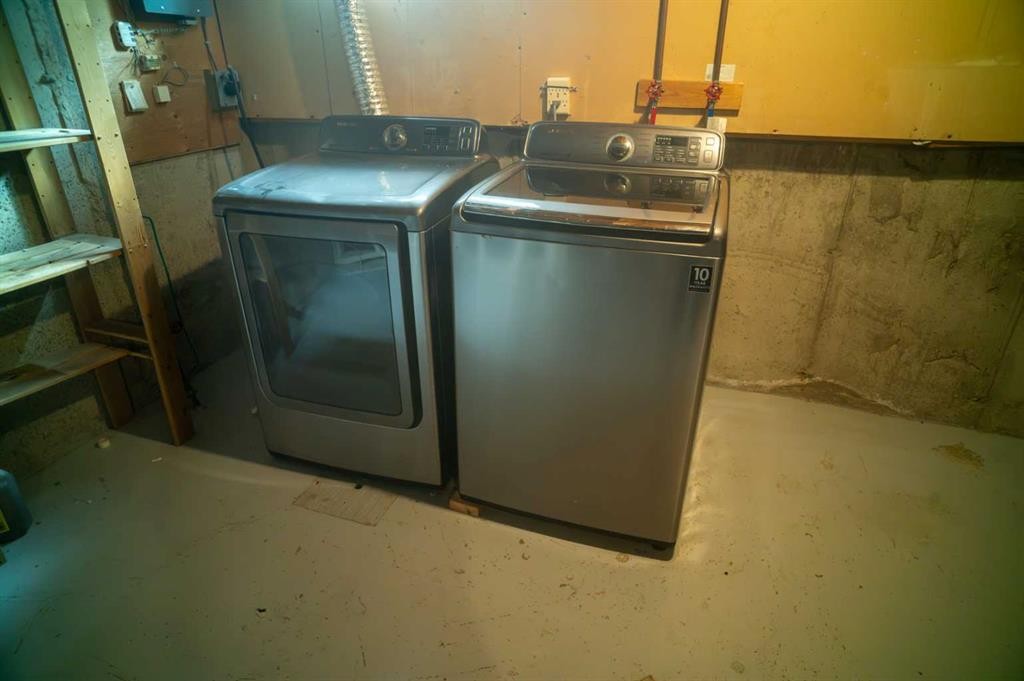 30-380 Bermuda Drive Nw, Calgary, AB - Indoor Photo Showing Laundry Room