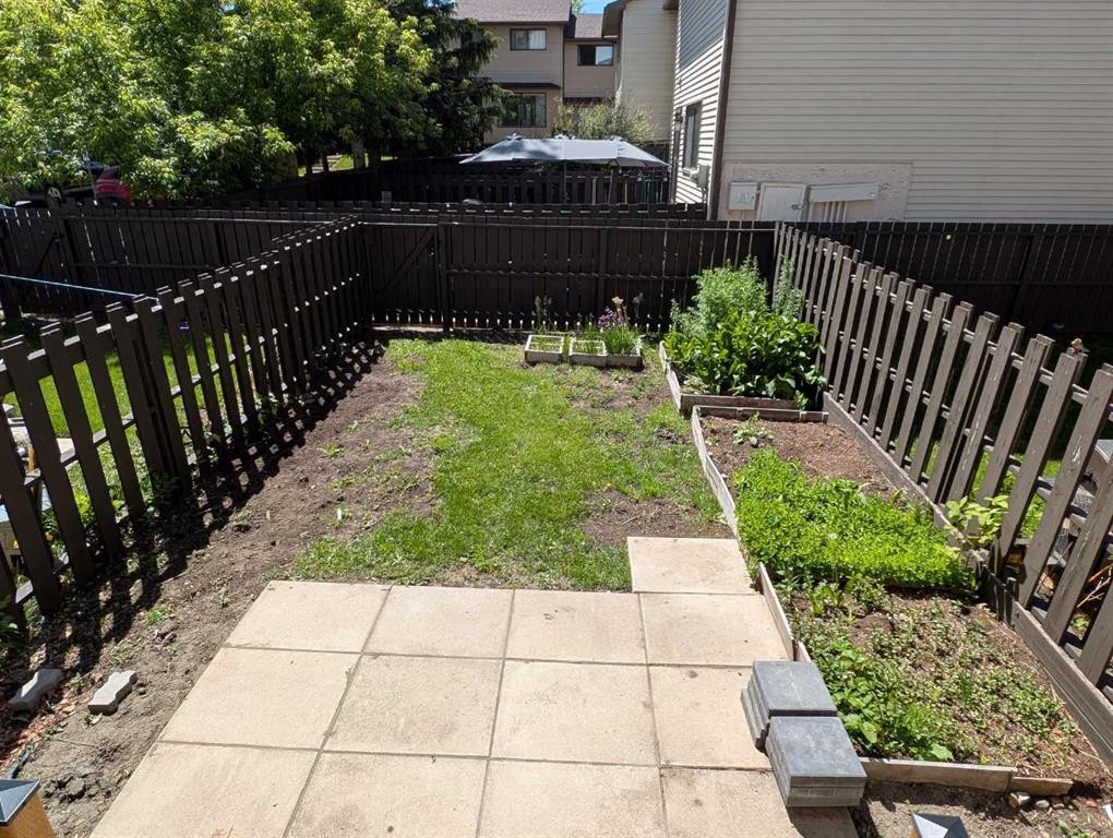 30-380 Bermuda Drive Nw, Calgary, AB - Outdoor
